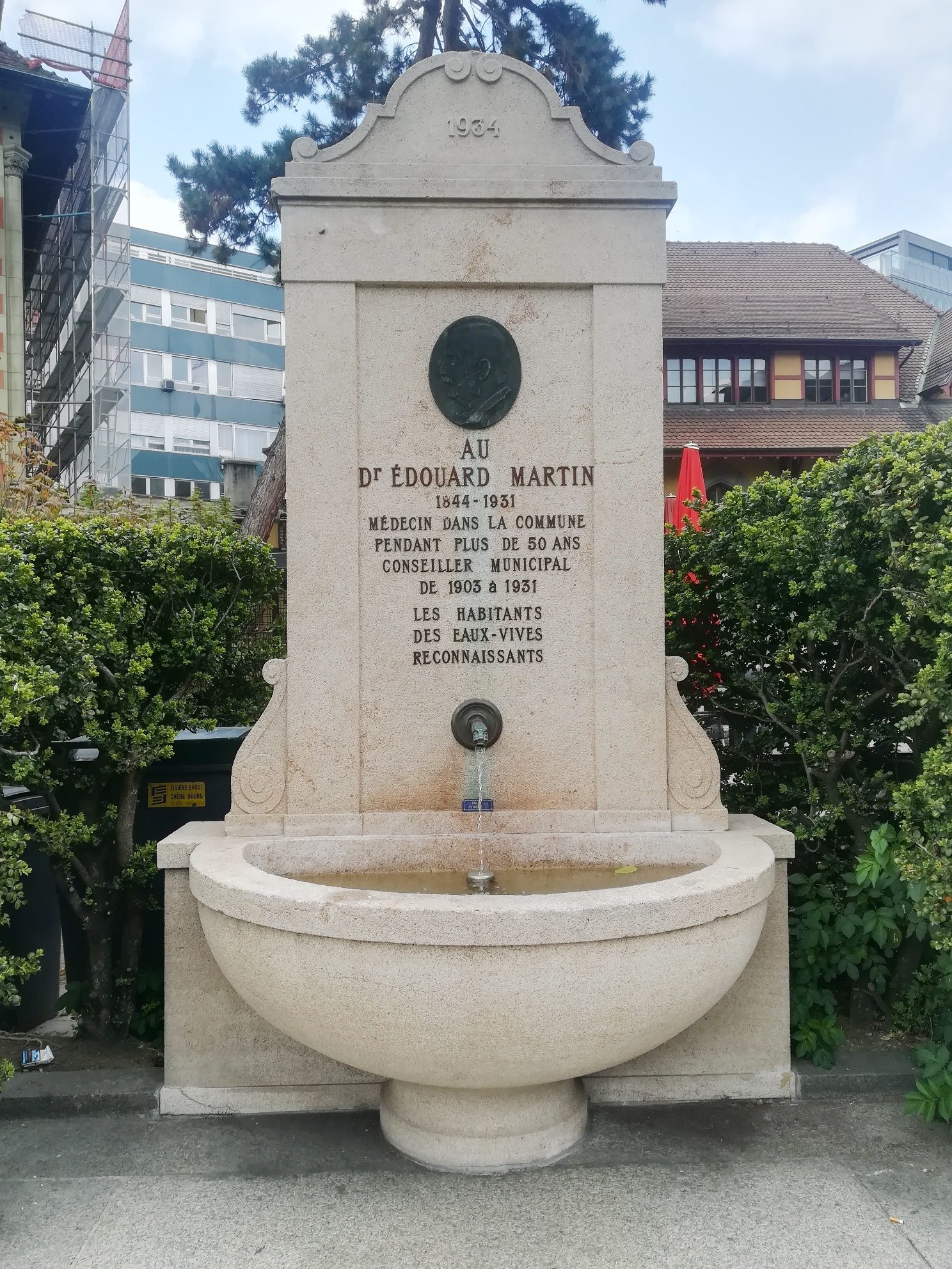 Edouard%20Martin%27s%20memorial%20fountain%2C%20Geneva%20%28by%20Paolo%20Manca%29%20-%2003.jpg